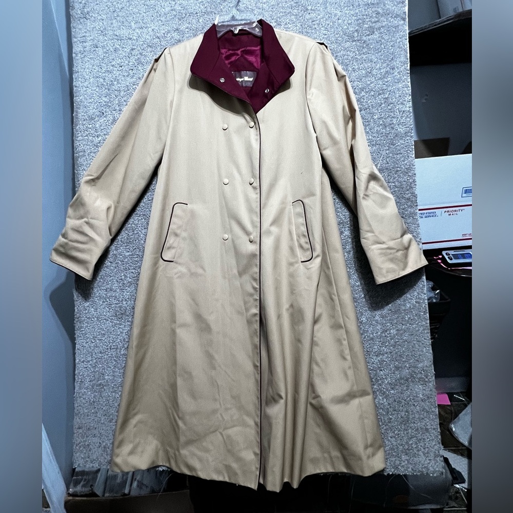 Carriage Court VTG Woman’s Beige Trench Coat Jacket Style 9625 Size 12